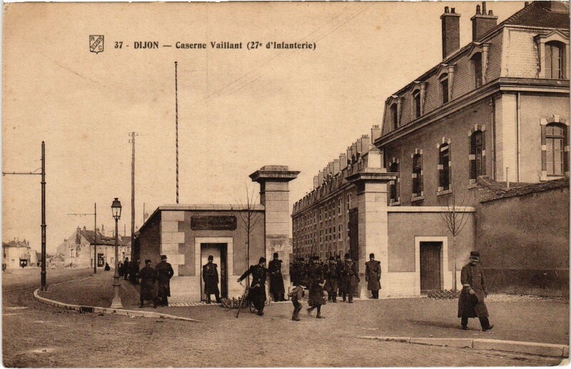 Carte postale ancienne Dijon Caserne Vaillant à Dijon