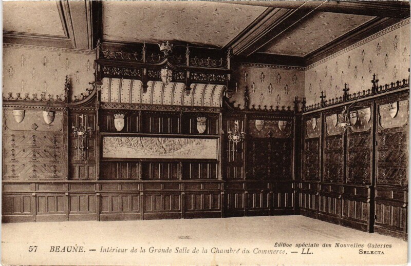 Carte postale ancienne Beaune Square des Lions à Beaune
