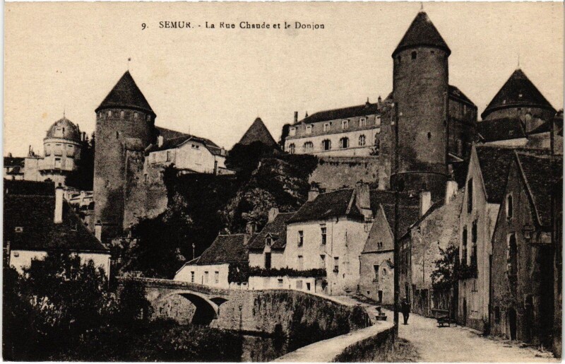 Carte postale ancienne Semur Rue Chaude et le Donjon