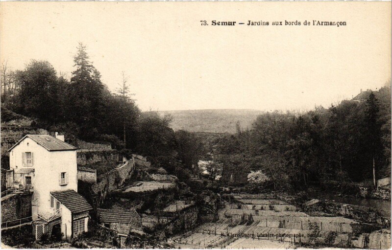 Carte postale ancienne Semur Jardins aux bords de l'Armancon