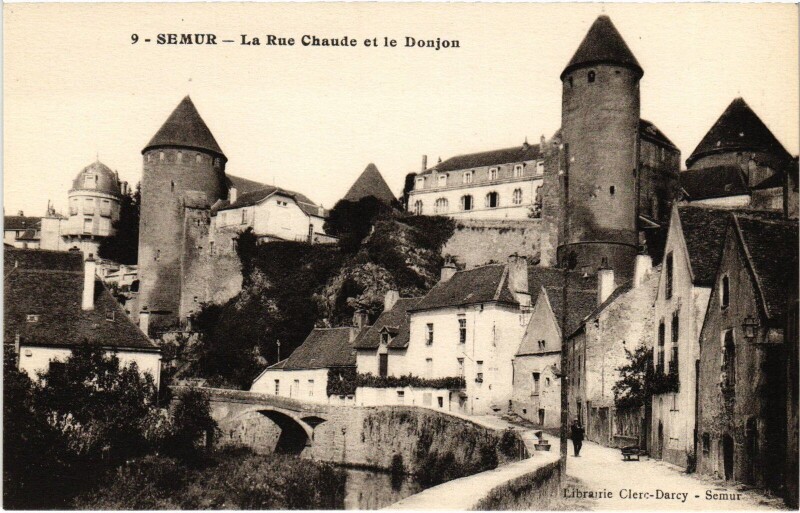Carte postale ancienne Semur Rue Chaude et le Donjon