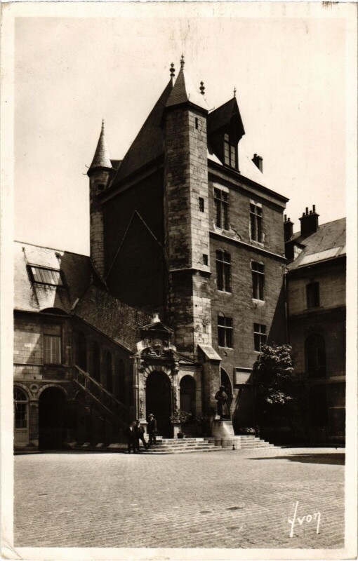 Carte postale ancienne Dijon Tour de Bar à Dijon