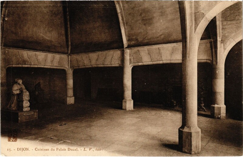Carte postale ancienne Dijon Cuisines du Palais Ducal à Dijon