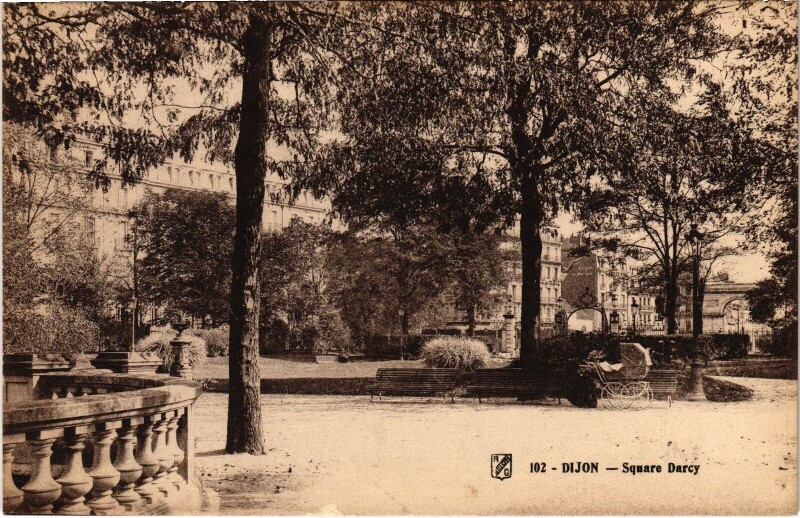 Carte postale ancienne Dijon Square Darcy à Dijon