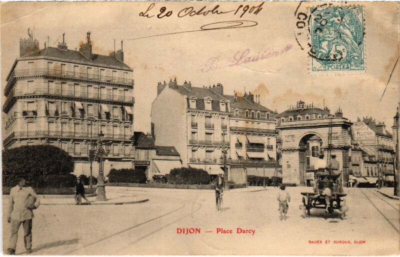 Carte postale ancienne Dijon Place Darcy à Dijon