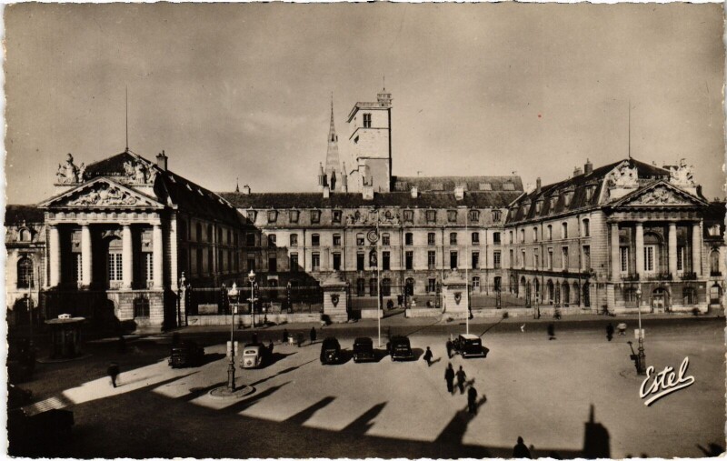 Carte postale ancienne Dijon Place d'Armes à Dijon
