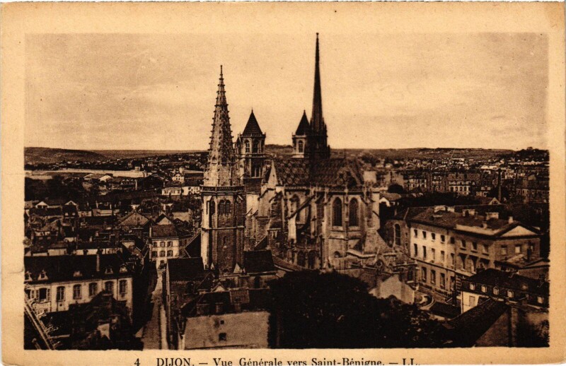 Carte postale ancienne Dijon vue generale vers Saint-Benigne à Dijon