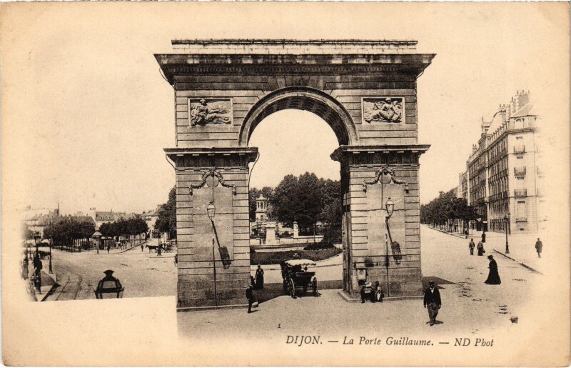 Carte postale ancienne Dijon Porte Guillaume à Dijon