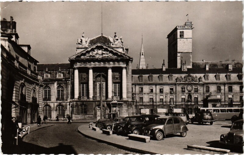 Carte postale ancienne Dijon Palais des Ducs de Bourgogne à Dijon
