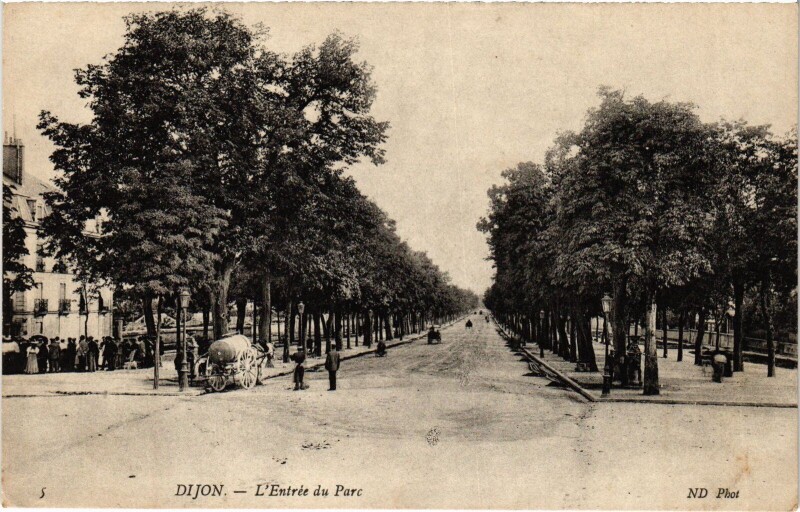 Carte postale ancienne Dijon Entree du Parc à Dijon
