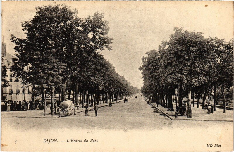 Carte postale ancienne Dijon Entree du Parc à Dijon