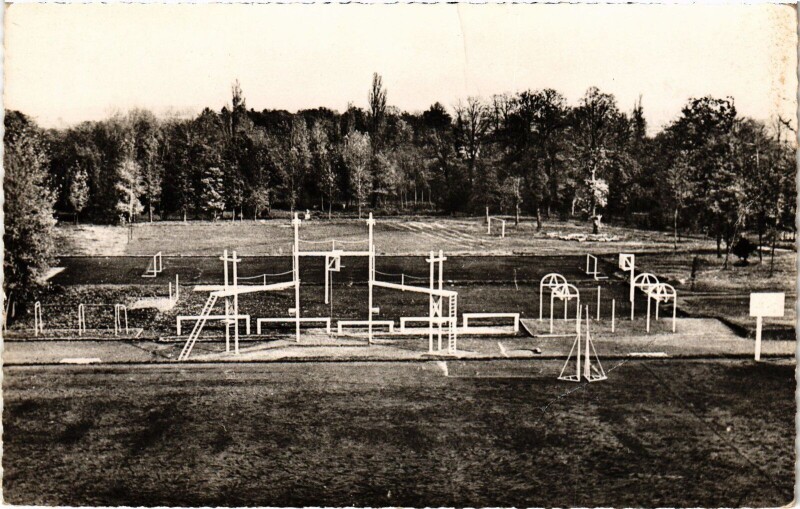 Carte postale ancienne Dijon Central Regional d'Education Physique et Sportive à Dijon