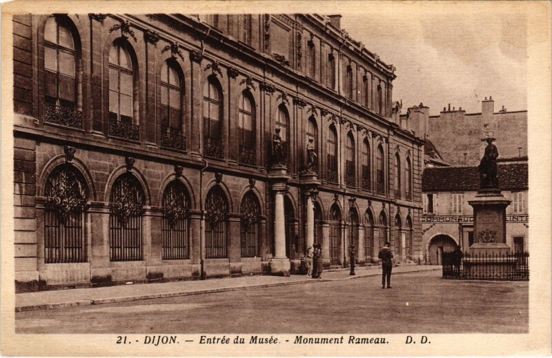 Carte postale ancienne Dijon Entree du Musee Monument Rameau à Dijon