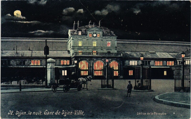 Carte postale ancienne Dijon La Gare la nuit à Dijon