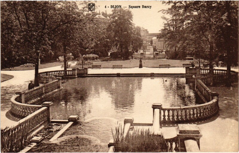 Carte postale ancienne Dijon Sqaure Darcy à Dijon