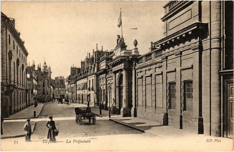 Carte postale ancienne Dijon La Prefecture à Dijon