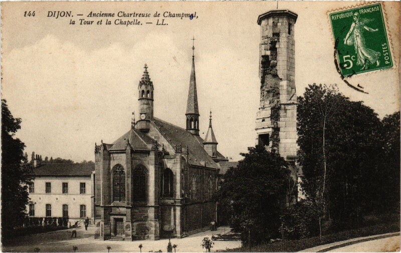 Carte postale ancienne Dijon Chartreuse de Champmol Tour et la Chapelle à Dijon