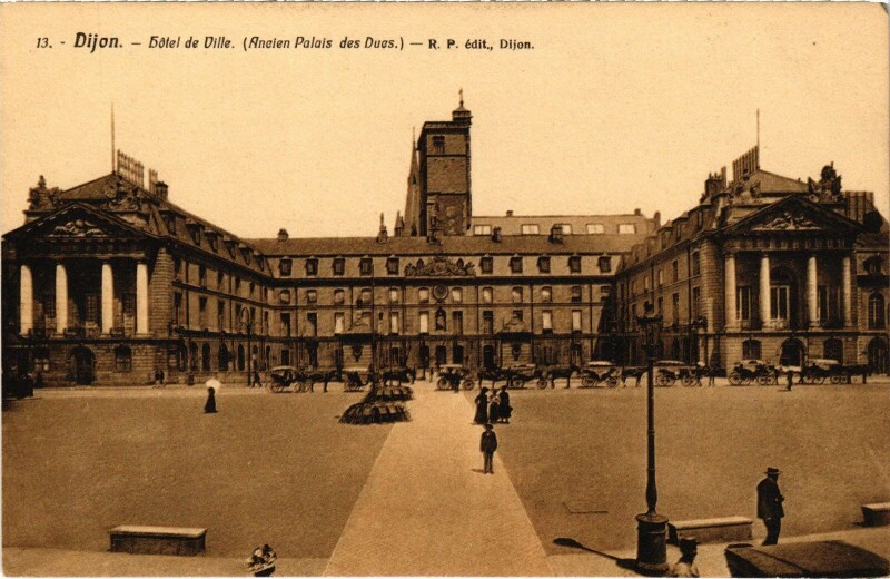 Carte postale ancienne Dijon Hotel de Ville à Dijon