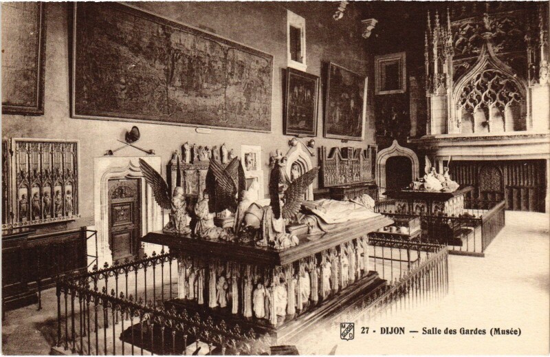 Carte postale ancienne Dijon Le Musee Salle des Gardes à Dijon