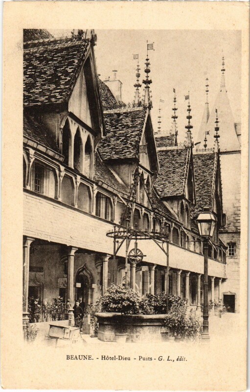 Carte postale ancienne Beaune Hotel Dieu à Beaune