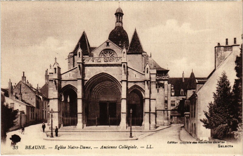 Carte postale ancienne Beaune Hospice cour d'honneur à Beaune