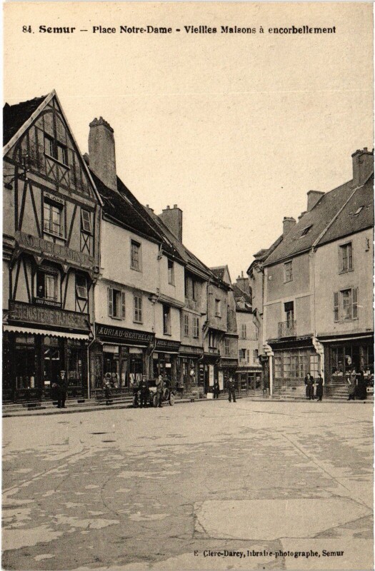 Carte postale ancienne Semur Place Notre Dame