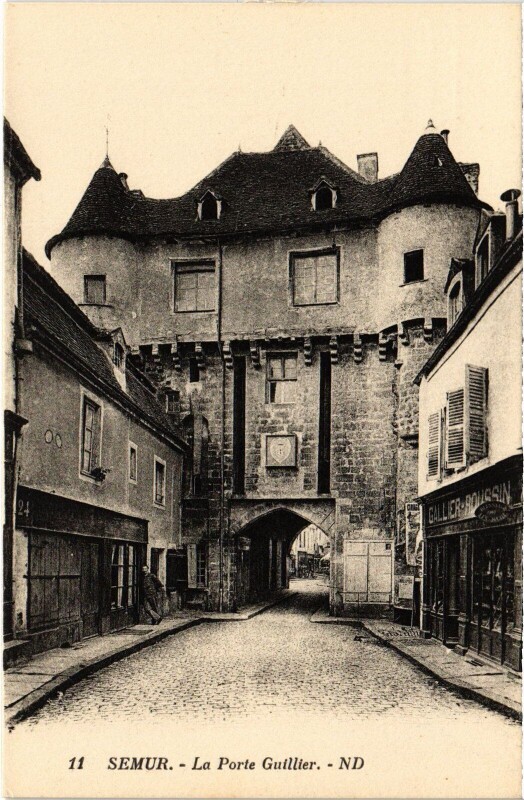 Carte postale ancienne Semur Porte Guillier