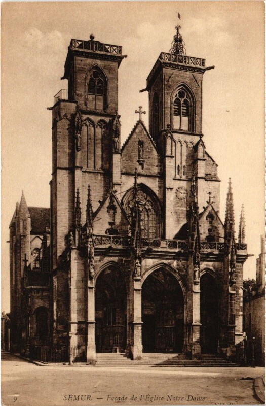 Carte postale ancienne Semur Facade de l'Eglise Notre Dame