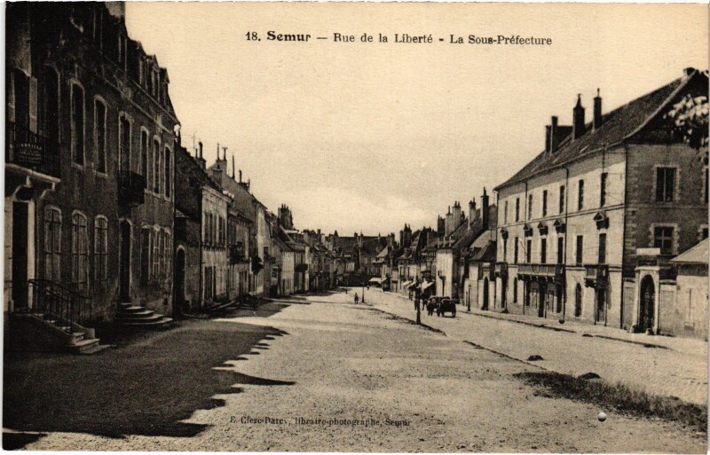 Carte postale ancienne Semur Rue de la Liberte