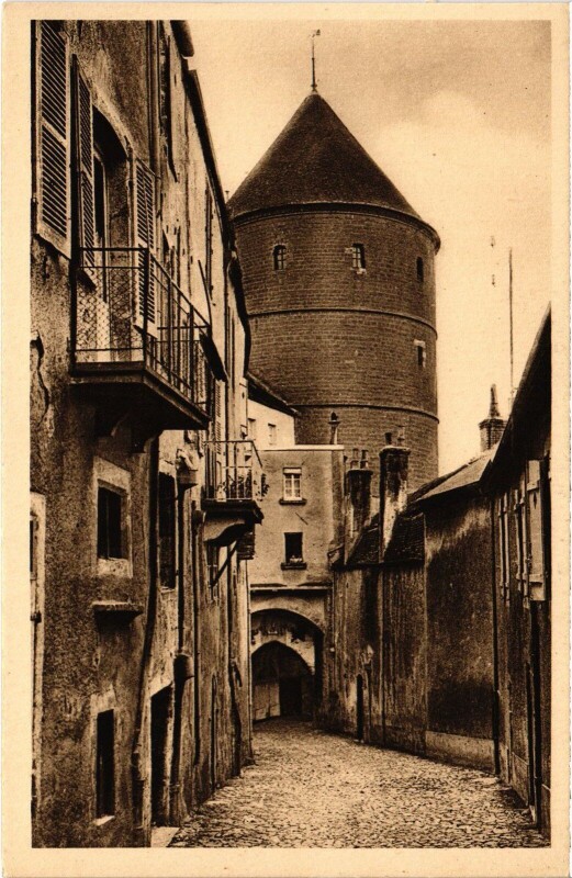 Carte postale ancienne Semur Escalier de la Vierge