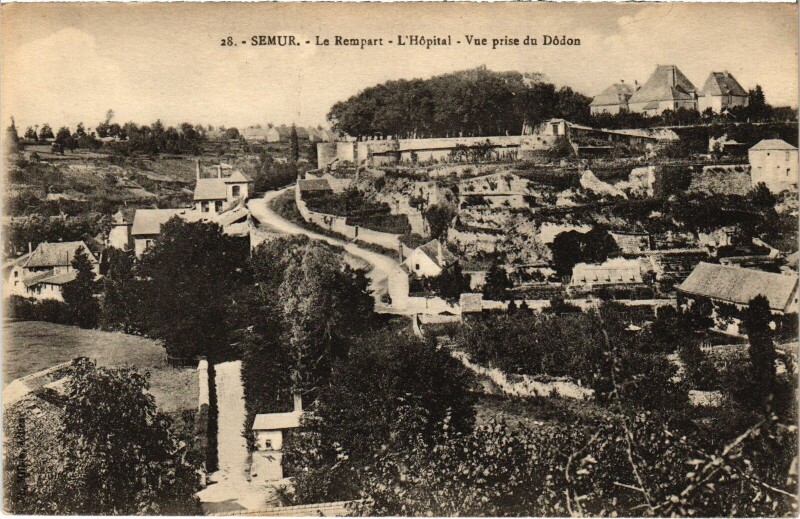 Carte postale ancienne Semur Le Rempart Hopital