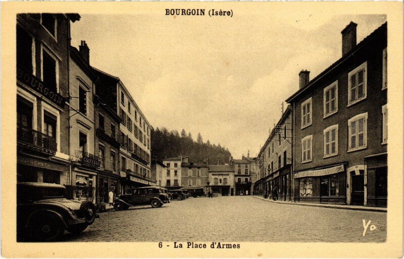 Carte postale ancienne Bourgoin Place d'Armes