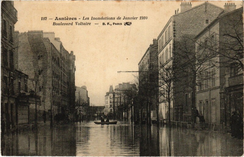 Carte postale ancienne Asnieres Boulevard Voltaire inondations