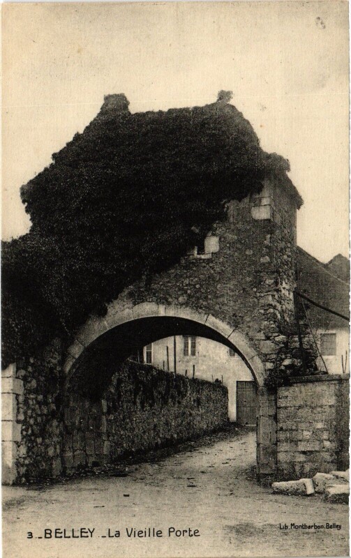 Carte postale ancienne Belley Vieille porte à Belley