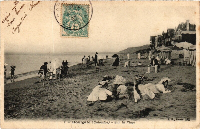 Carte postale ancienne Houlgate Sur la plage à Houlgate