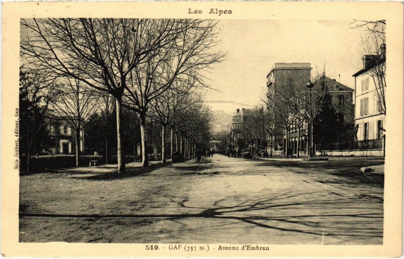 Carte postale ancienne Gap Avenue d'Embrun à Embrun