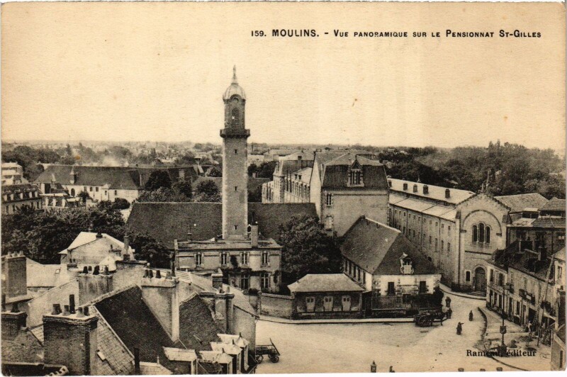Carte postale ancienne Moulins vue panoramique sur le Pensionnat Saint-Gilles à Moulins