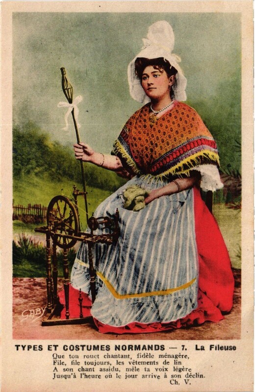 Carte postale ancienne Folklore La Fileuse Normandie