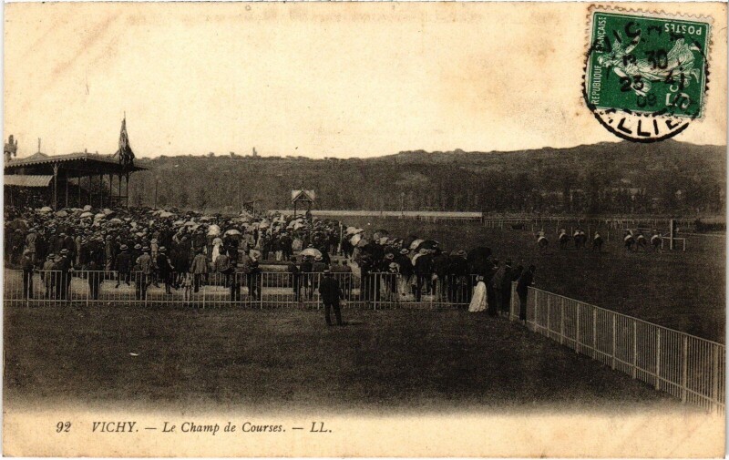Carte postale ancienne Vichy Champ de Courses à Vichy