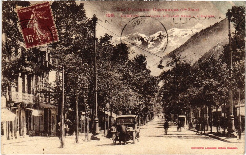 Carte postale ancienne Luchon Allée d'Etigny