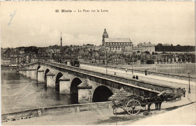 Carte postale ancienne Blois Le Pont sur la Loire à Blois