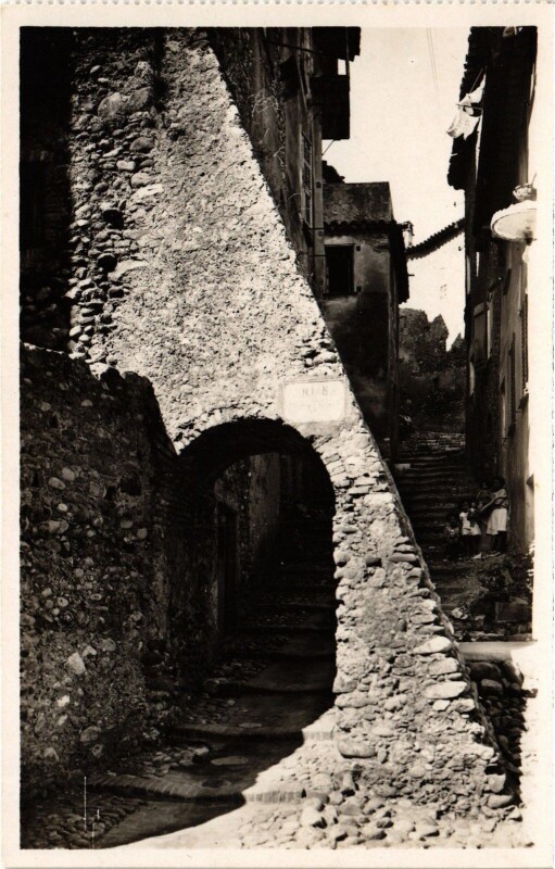 Carte postale ancienne Cagnes-sur-Mer une vieille rue carte photo à Cagnes-sur-Mer