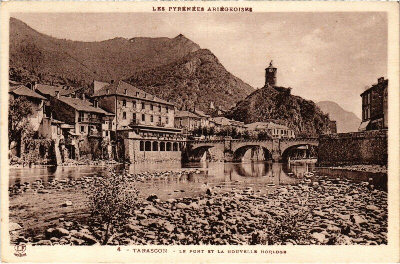 Carte postale ancienne Tarascon Le Pont Nouvelle Horloge