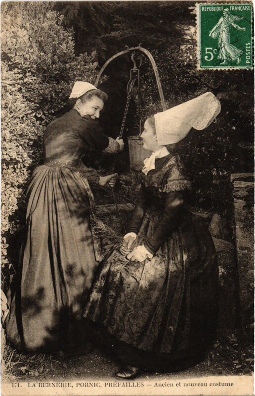 Carte postale ancienne Folklore La Bernerie Pornic Préfailles costume à Pornic