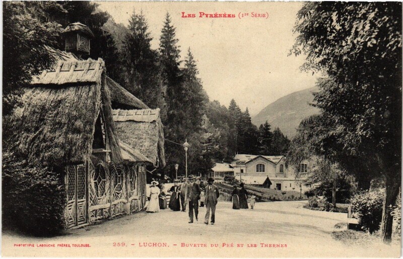 Carte postale ancienne Luchon Buvette du Pré et les Thermes