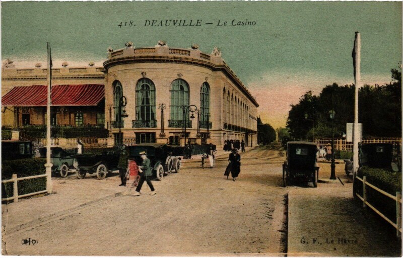 Carte postale ancienne Deauville Le Casino à Deauville