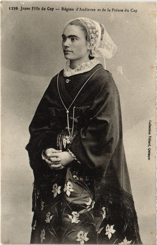 Carte postale ancienne Jeune Fille du Cap - Région d'Audierne et de la Pointe du Cap à Audierne
