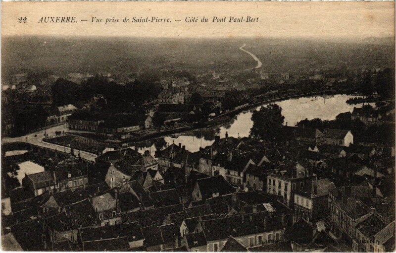 Carte postale ancienne Auxerre vue prise de Saint-Pierre à Auxerre