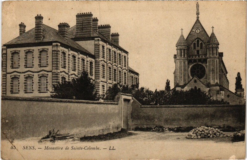 Carte postale ancienne Sens Monasteres de Sainte-Colombe à Sainte-Colombe