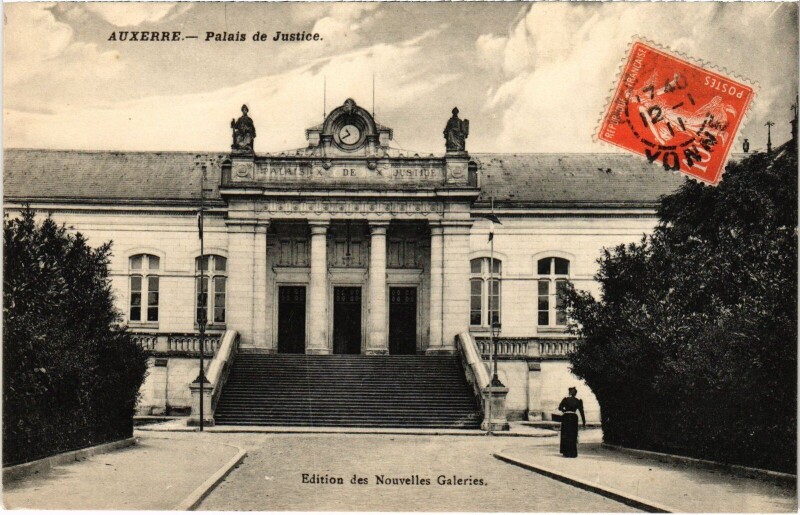 Carte postale ancienne Auxerre Palais de Justice à Auxerre